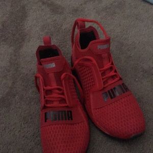 Red pumas size 9.5